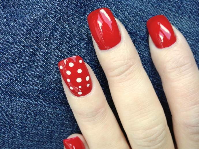 polka dot nails