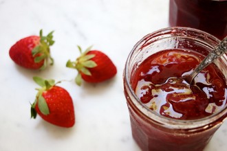 Old Fashioned Strawberry conserve Jam recipe - Only 3 ingredients - No Pectin