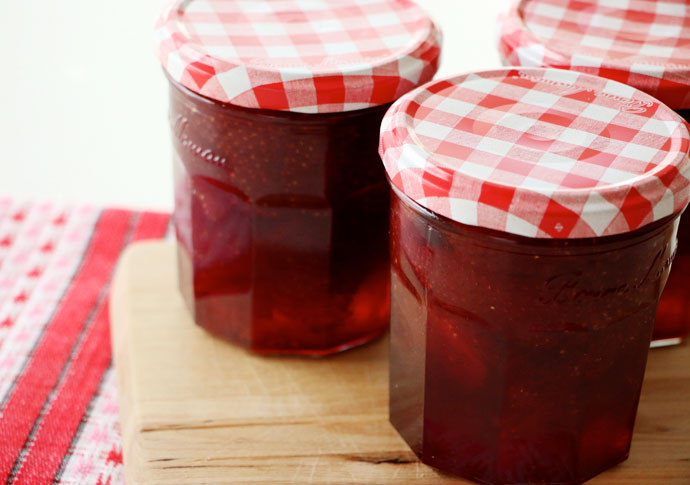 Old Fashioned Strawberry Jam recipe - Only 3 ingredients - No Pectin