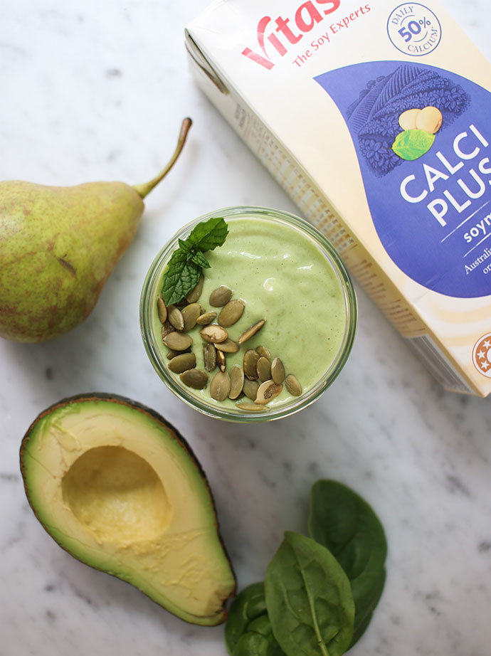 avaocado, spinach and pear green smoothie with soy milk - vegan smoothie bowl recipe - mypoppet.com.au