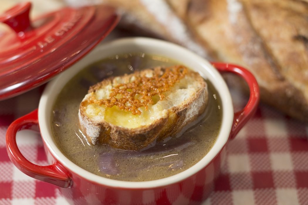 Traditional french onion soup recipe