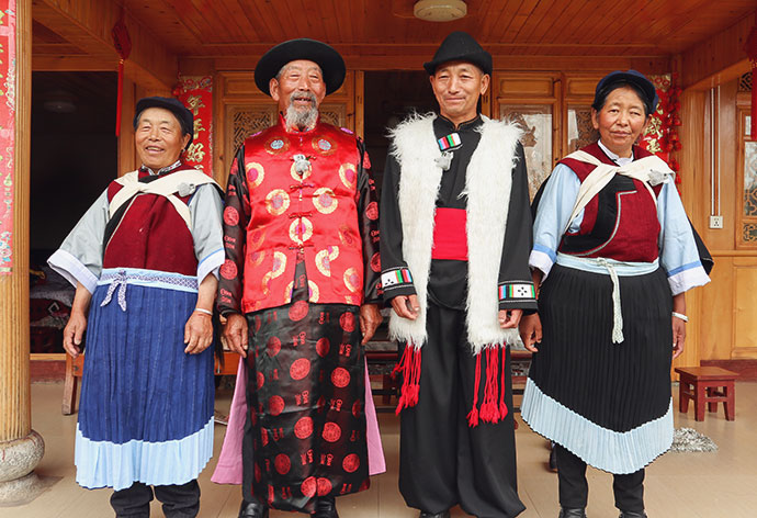 Traditional Naxi (Nakhi) Family Lijiang China - mypoppet.com.au