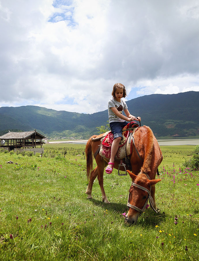 Horse riding Lijiang China - mypoppet.com.au