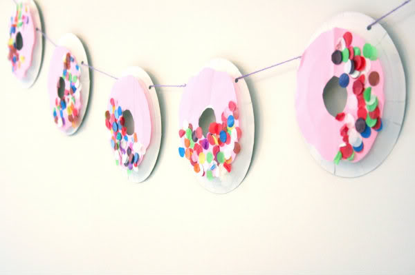 how to make a donut garland from paper plates - mypoppet.com.au