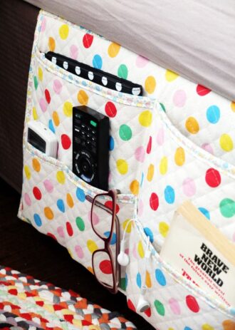 Bedside stuff holder to tidy up bedroom clutter. Pattern and instructions