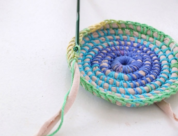 Crochet deals around rope