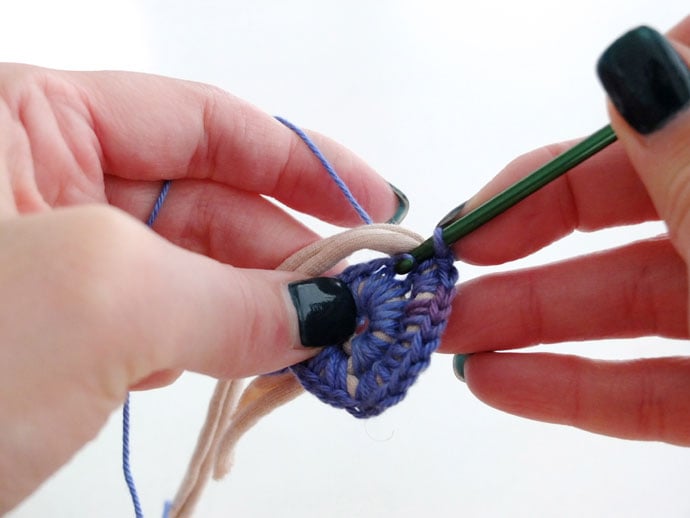 Single crochet stitch over cord