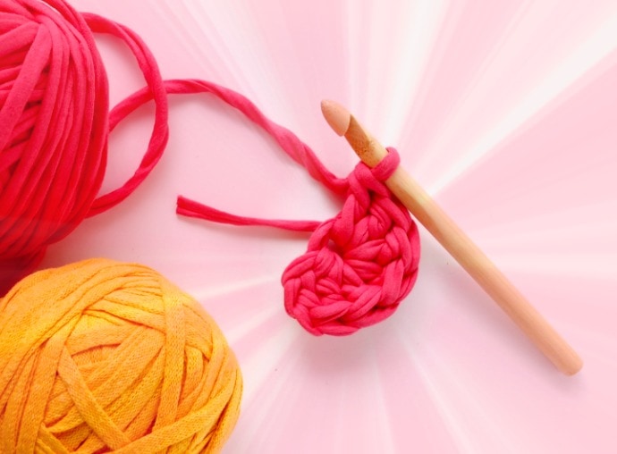 How to crochet a magic loop and treble stitch