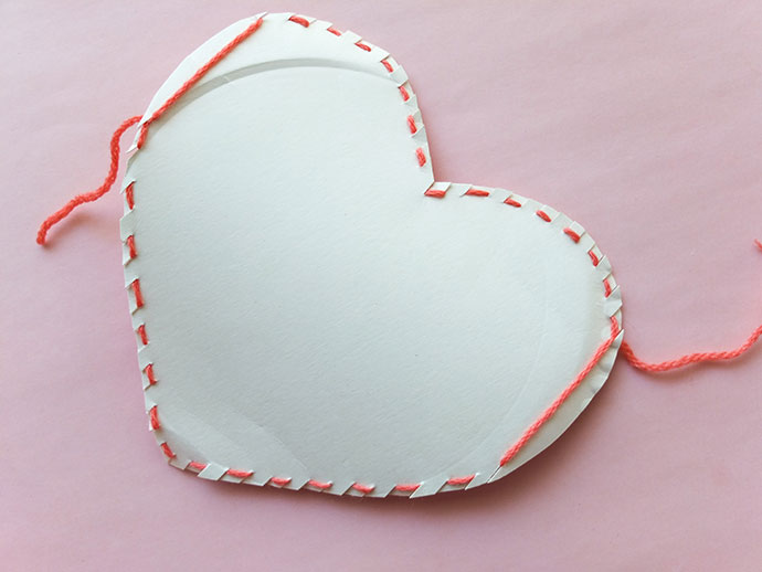 How to weave a heart shape with a DIY loom - mypoppet.com.au