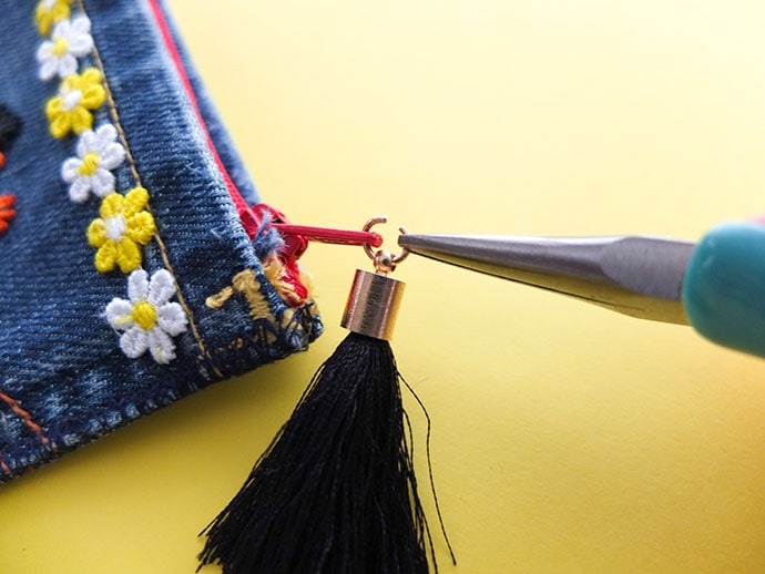 add a jump ring tassel to a zip