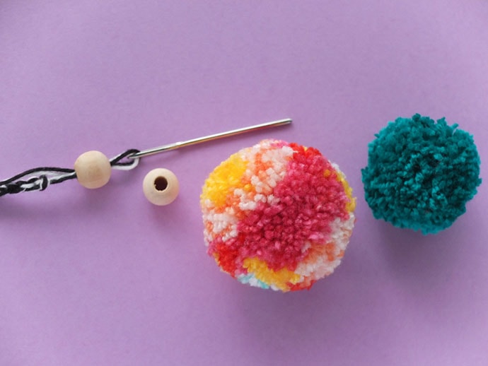 how to make a pom pom keychain out of yarn｜TikTok Search