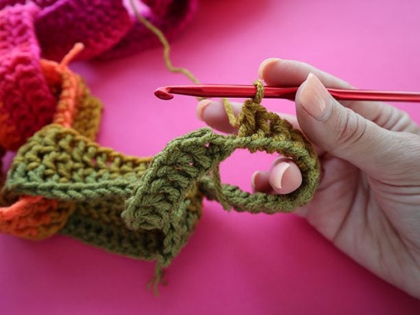 Crochet Paper Chain Christmas Garland | My Poppet Makes