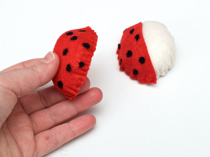 How to make a felt ladybug brooch - mypoppet.com.au