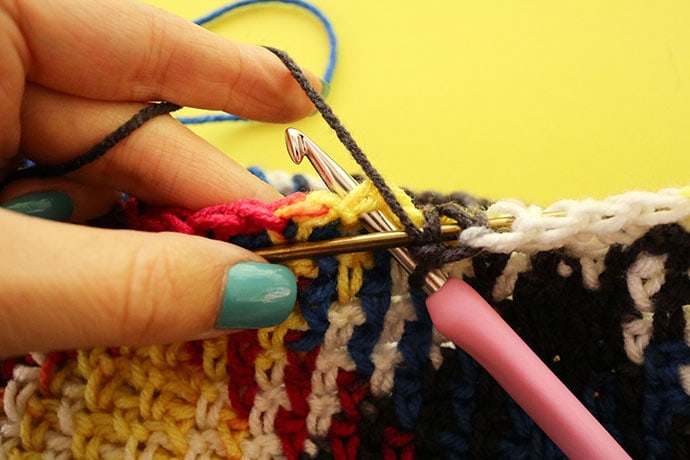 How to attach bag handle.Crochet bag pattern - mypoppet.com.au