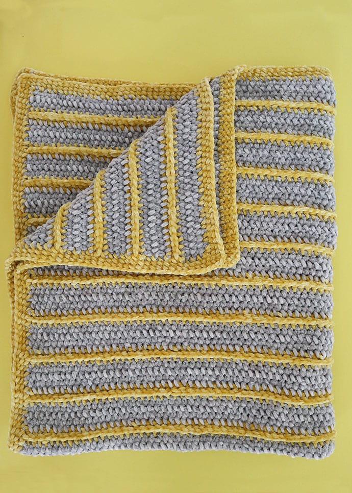 Bernat Baby velvet yarn review - Crochet baby blanket pattern