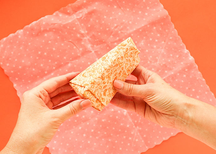 How to wrap cheese in beeswax wraps