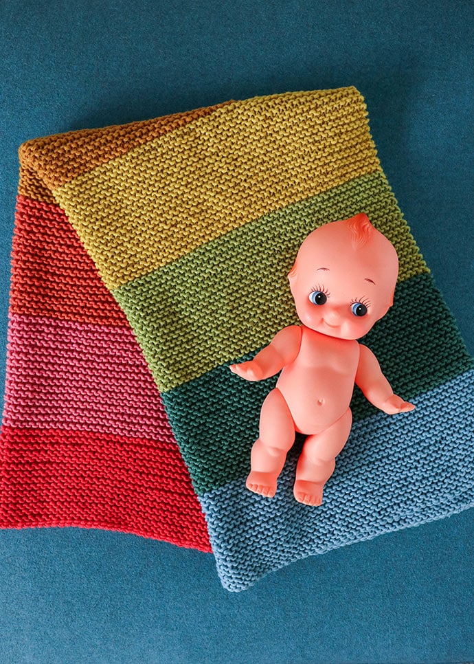 easy to knit rainbow baby blanket for baby shower gift.