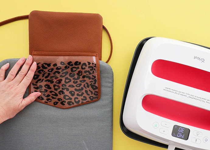 How to make a designer print & cut purse with Cricut #diyprojects