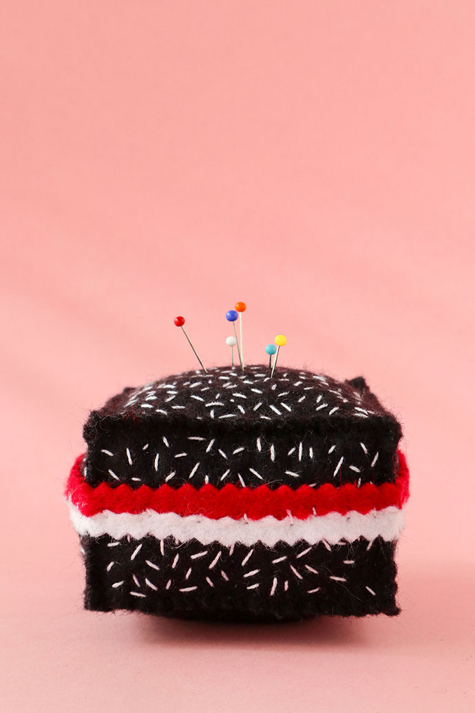 Felt cake pincushion