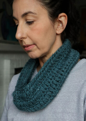 One-Skein Puff Stitch Cowl Crochet Pattern | My Poppet Makes