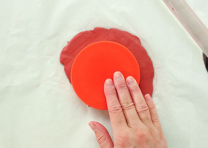 Cutting clay with a jar lid