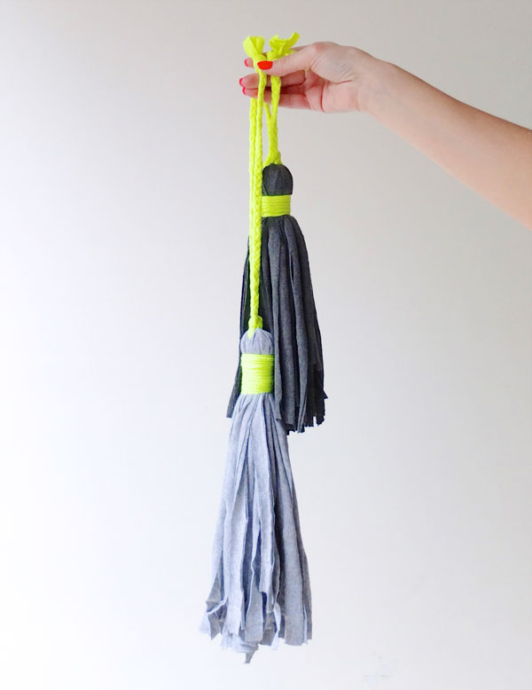 decorative tassel DIY from upcycled t-shirt