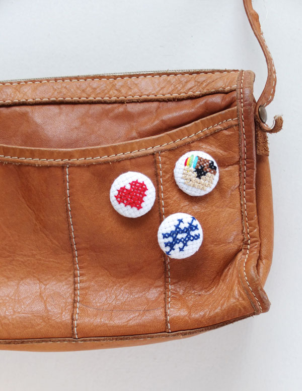 bag with buttons